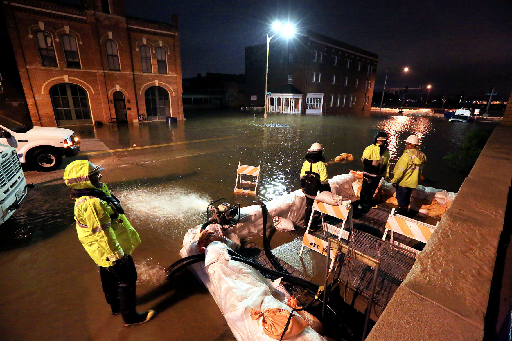 043019-night-flood-010